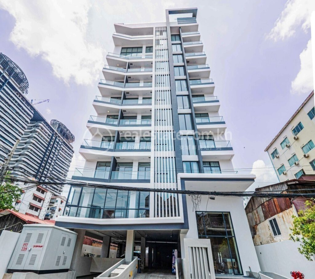 It comes fully furnished and is ready to move in.